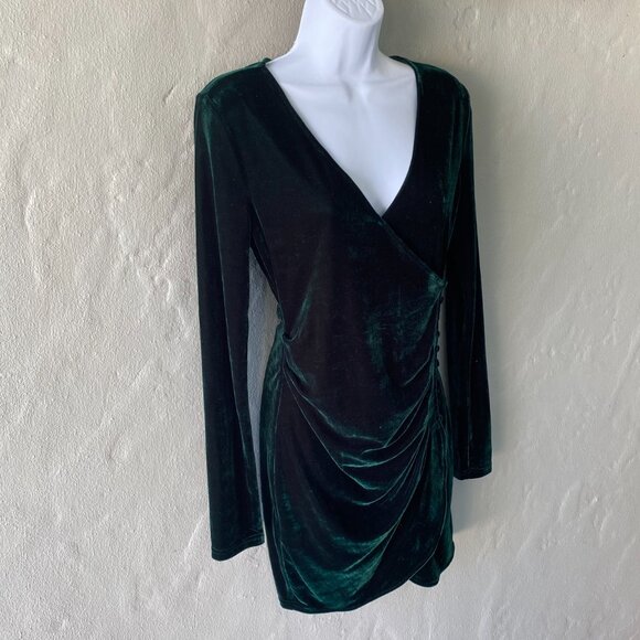 AURA  EMERALD GREEN V NECK VELVET MINI DRESS MED - Picture 2 of 7